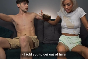 Брат залил футболку чаем, а лучше бы спермой — ну теперь зальёт